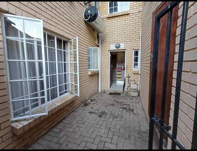 2 BEDROOM TOWNHOUSE FOR SALE IN WAPADRAND